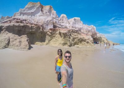 Le falesie di Morro Branco sulla spiaggia