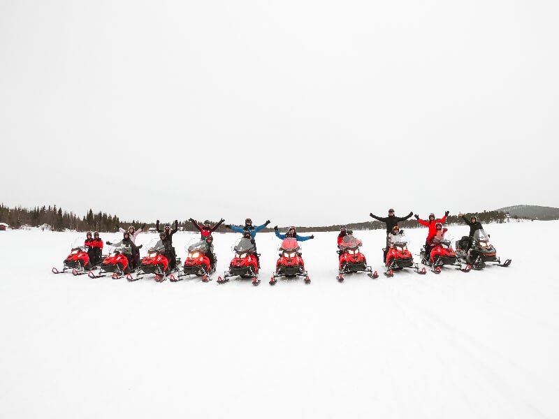 Viaggi di gruppo in Lapponia svedese_motoslitta